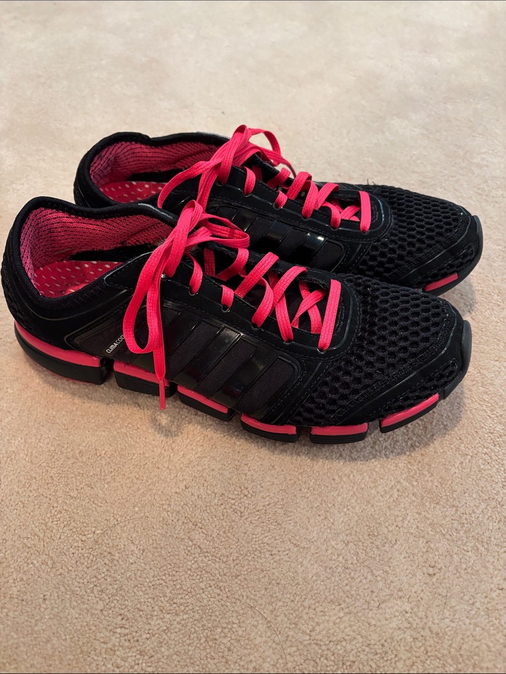 WOMEN’S ADIDAS SIZE 10